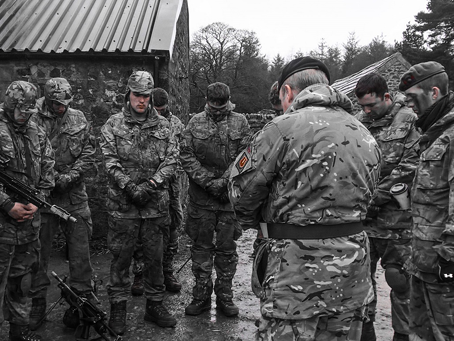 Scripture Reader praying with troops