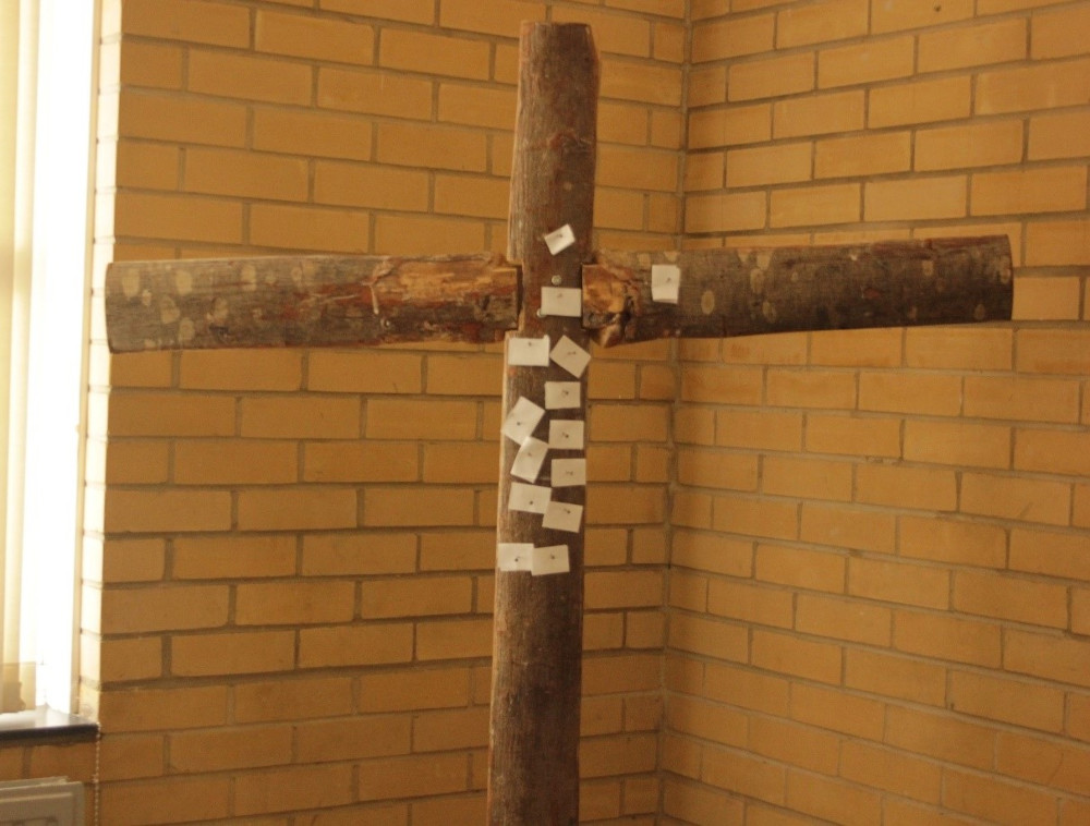 Attendees wrote down any sins or burdens they were carrying on slips of paper and nailed it to the cross. © SASRA