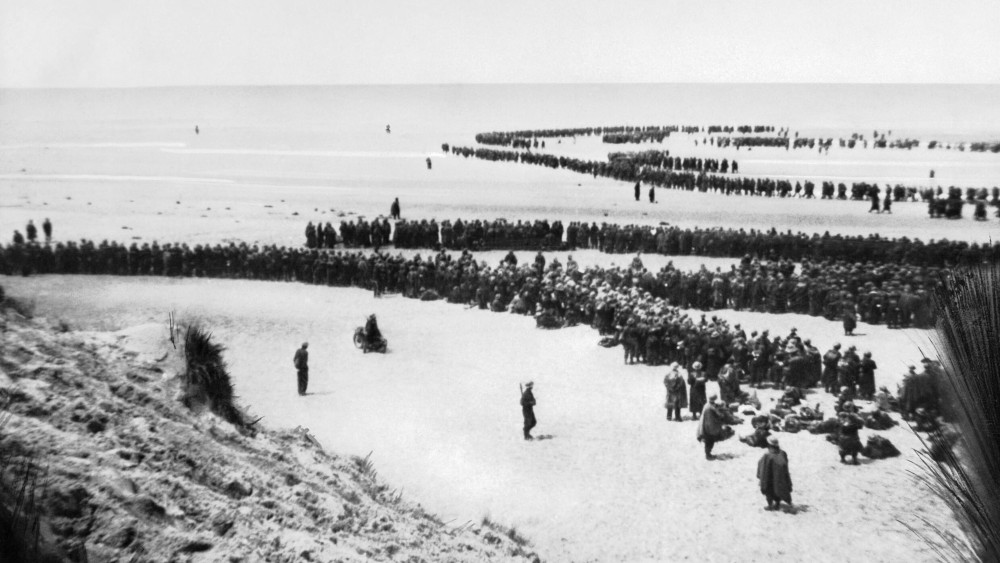 Dunkirk 26-29 May 1940. British troops line up on the beach at Dunkirk to await evacuation. Public Domain Image.