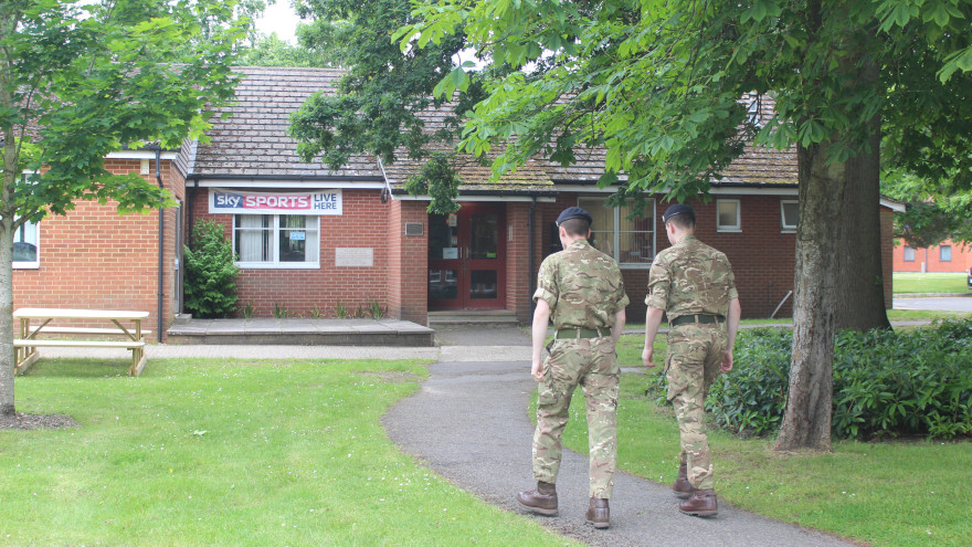 Two soldiers walking towards the Jackson Club. © SASRA