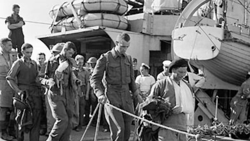 Wounded British troops disembarking. Public Domain Image.