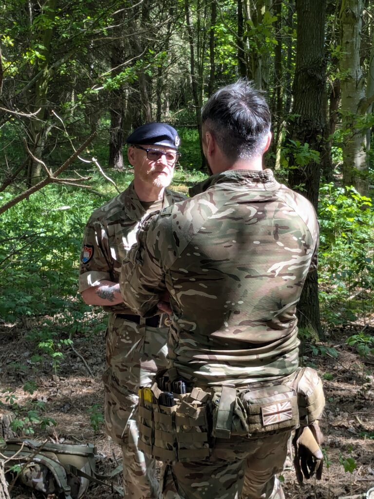 Dave-sharing-the-gospel-with-a-member-of-103-Regiment-Royal-Artillery